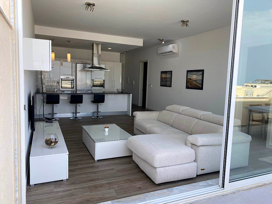 Apartment in Qawra - 2 beds, 2 baths — 1