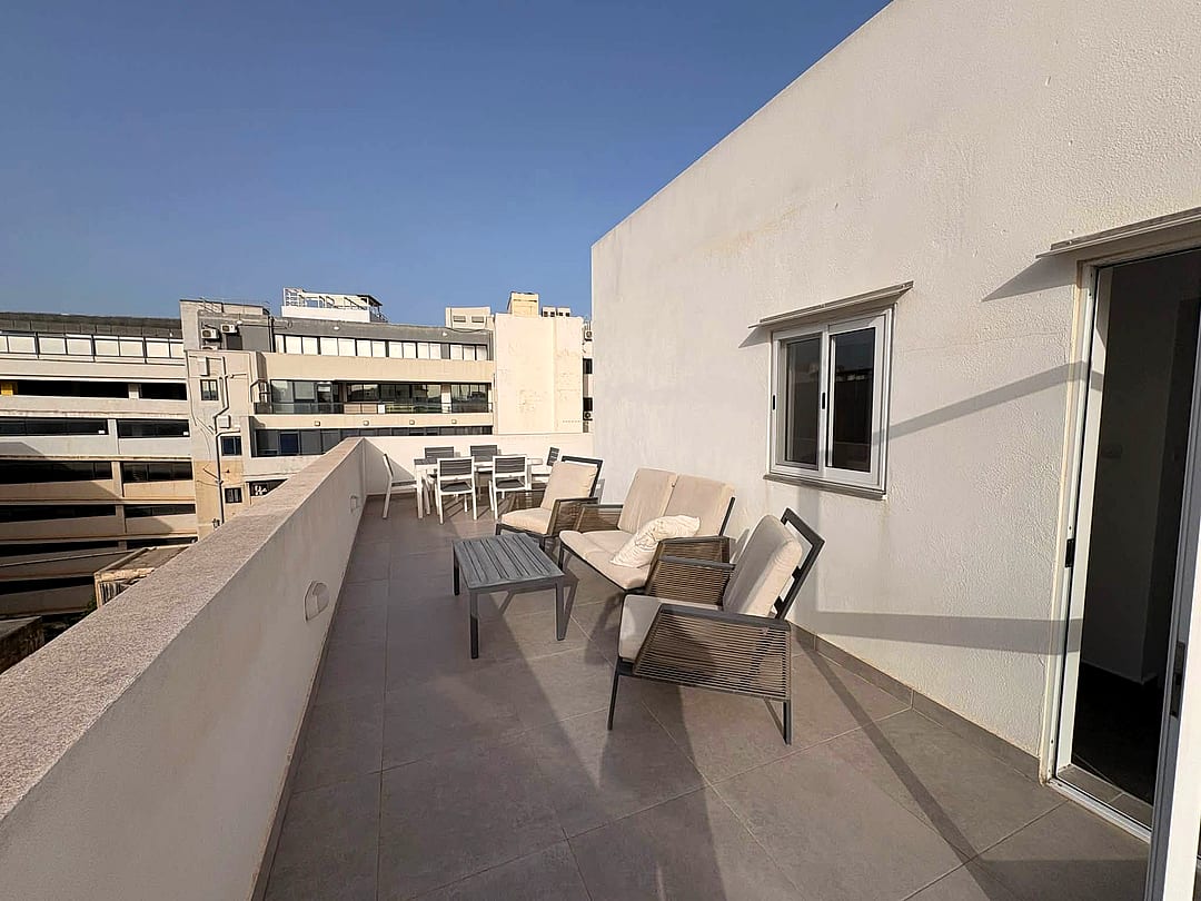 Penthouse in Sliema - 3 beds, 1 bath — 1