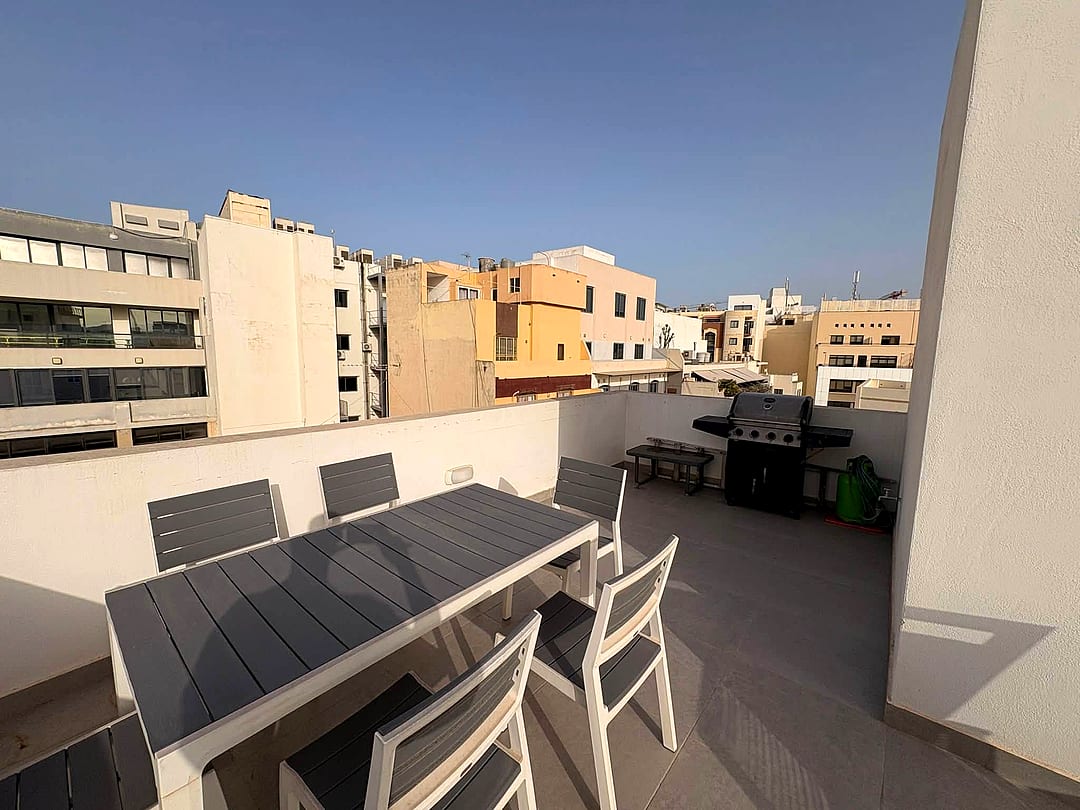 Penthouse in Sliema - 3 beds, 1 bath — 2