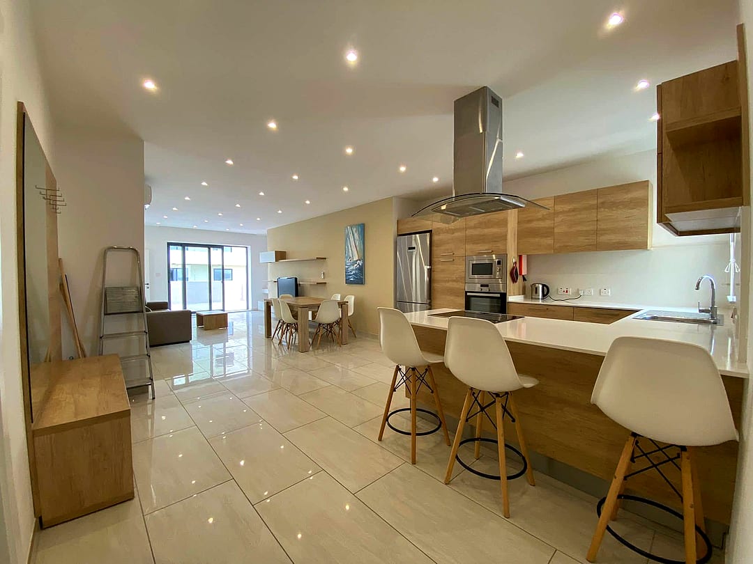 Penthouse in Gzira - 3 beds, 2 baths — 1