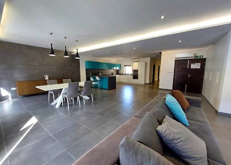 Apartment in Sliema - 3 beds, 2 baths — 1
