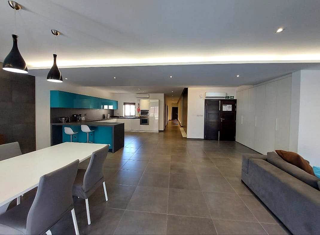 Apartment in Sliema - 3 beds, 2 baths — 5