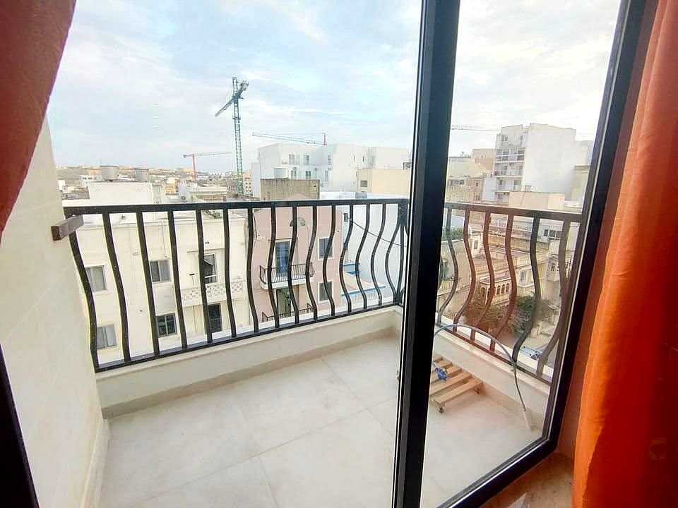 Apartment in Gzira - 2 beds, 2 baths — 3