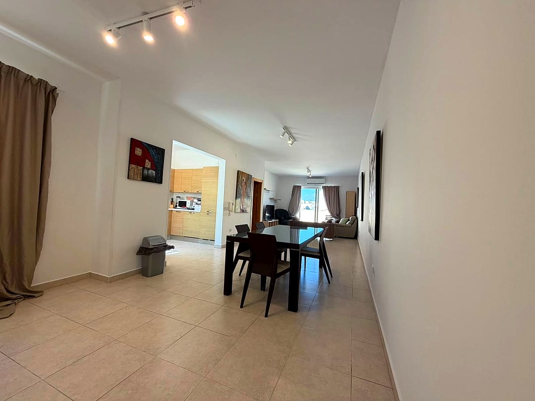 Apartment in Sliema - 3 beds, 2 baths — 3