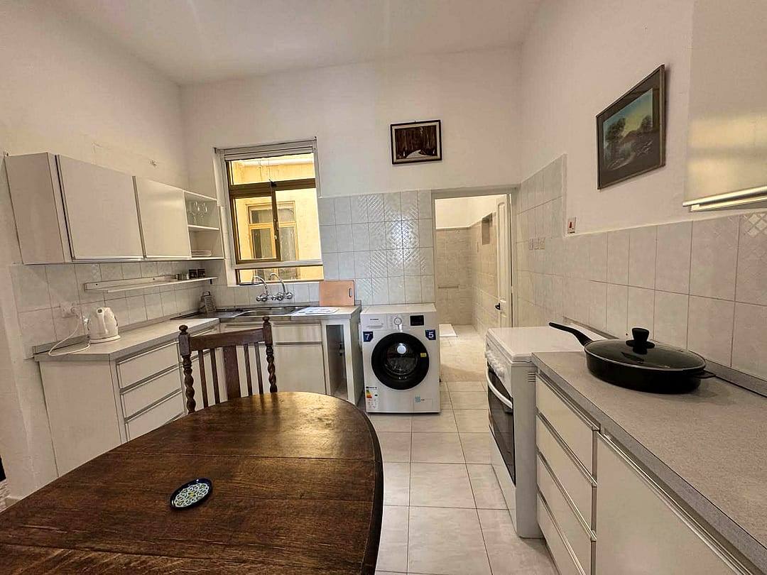 Apartment in Sliema - 2 beds, 1 bath — 1