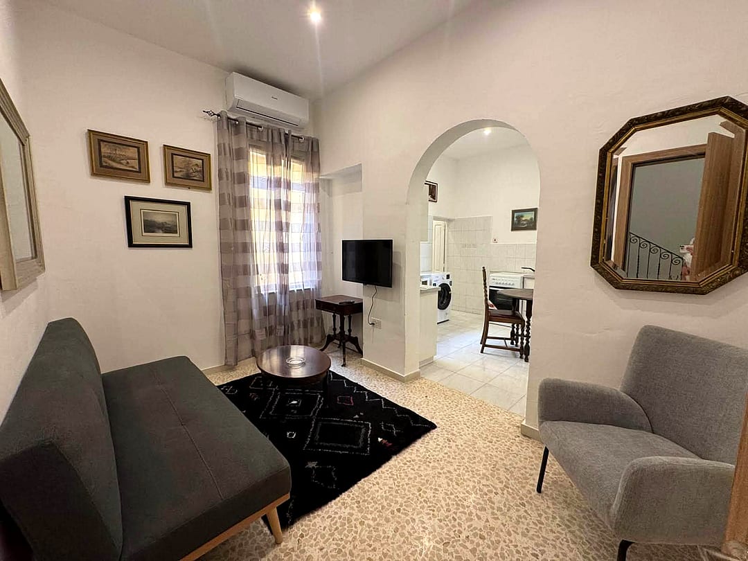 Apartment in Sliema - 2 beds, 1 bath — 2
