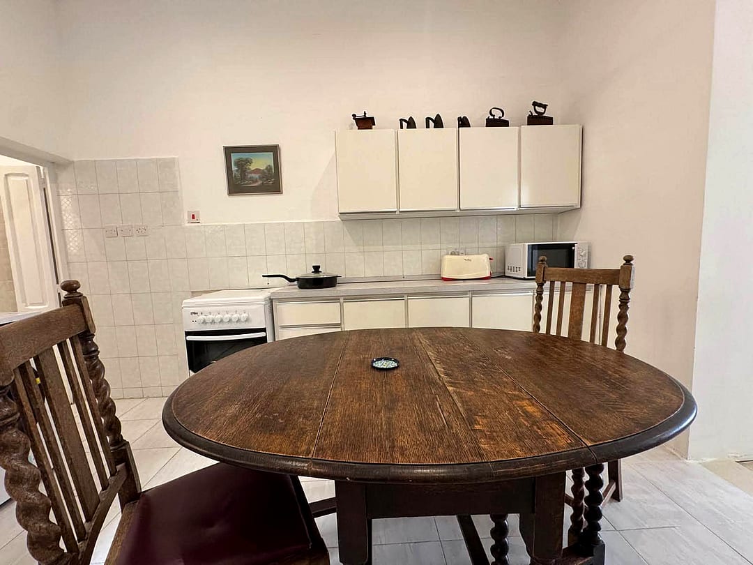 Apartment in Sliema - 2 beds, 1 bath — 4