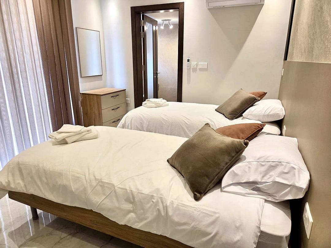 Penthouse in Gzira - 3 beds, 2 baths — 4