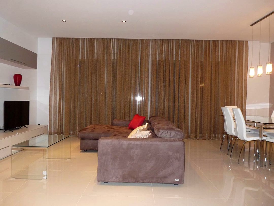 Apartment in St Julian's - 3 beds, 2 baths — 4