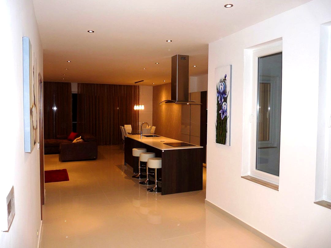 Apartment in St Julian's - 3 beds, 2 baths — 2