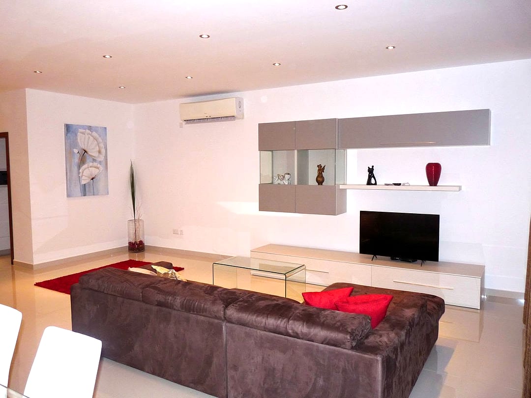 Apartment in St Julian's - 3 beds, 2 baths — 2