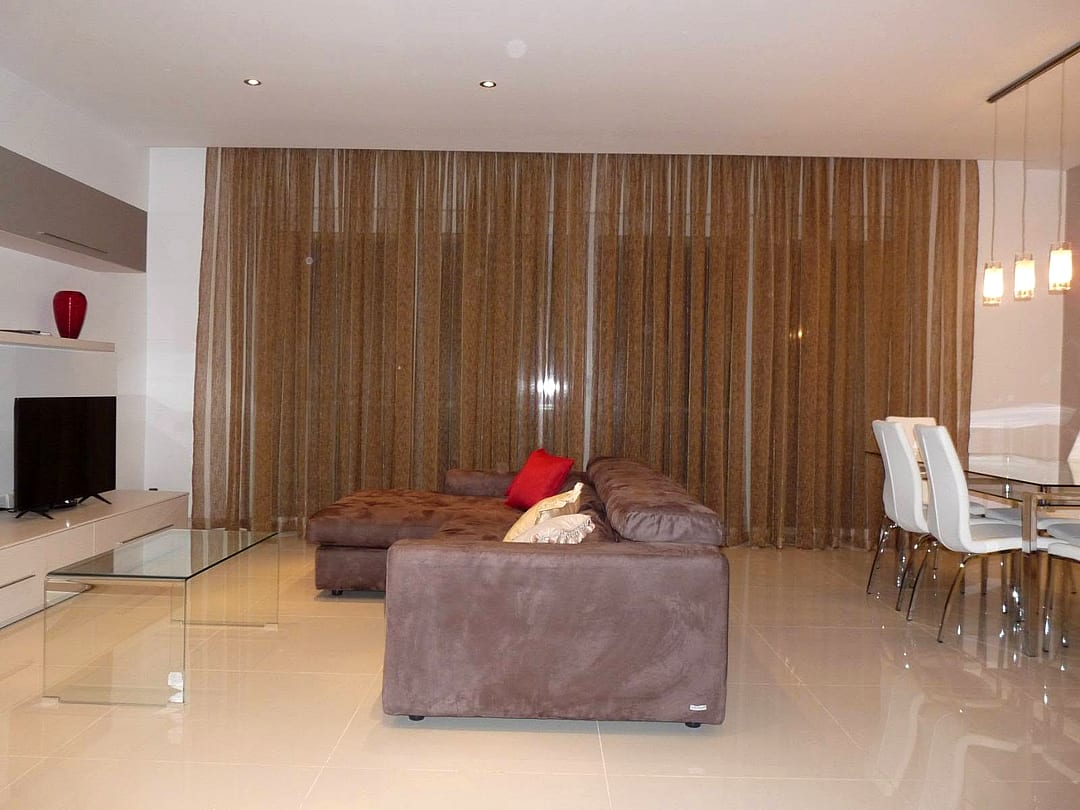 Apartment in St Julian's - 3 beds, 2 baths — 4