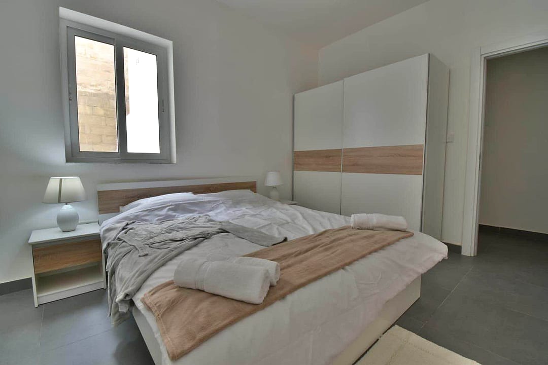 Apartment in Gzira - 2 beds, 1 bath — 4