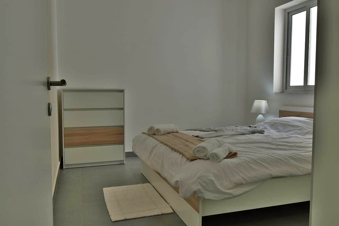 Apartment in Gzira - 2 beds, 1 bath — 5
