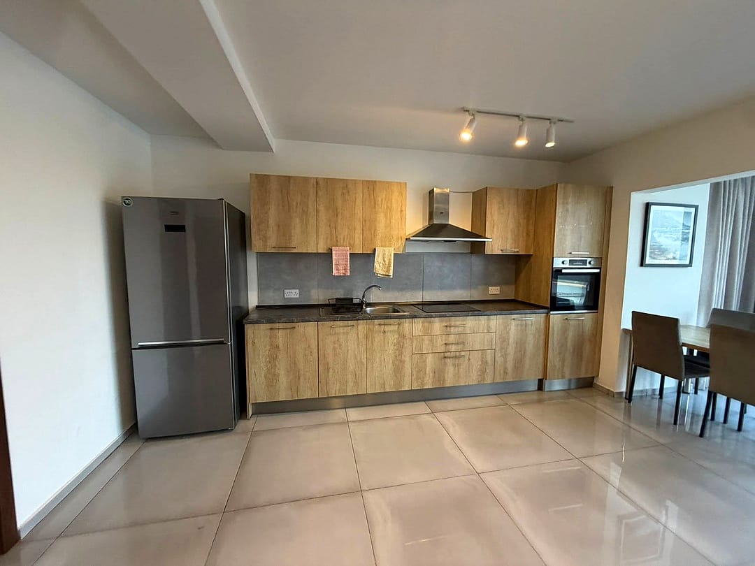 Apartment in Qawra - 2 beds, 1 bath — 3