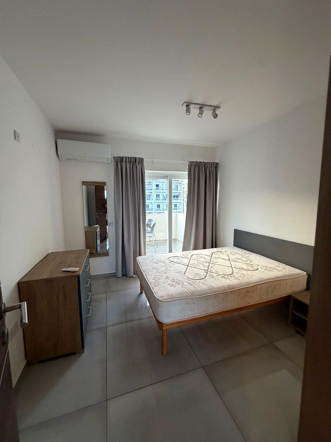 Apartment in Qawra - 2 beds, 1 bath — 5