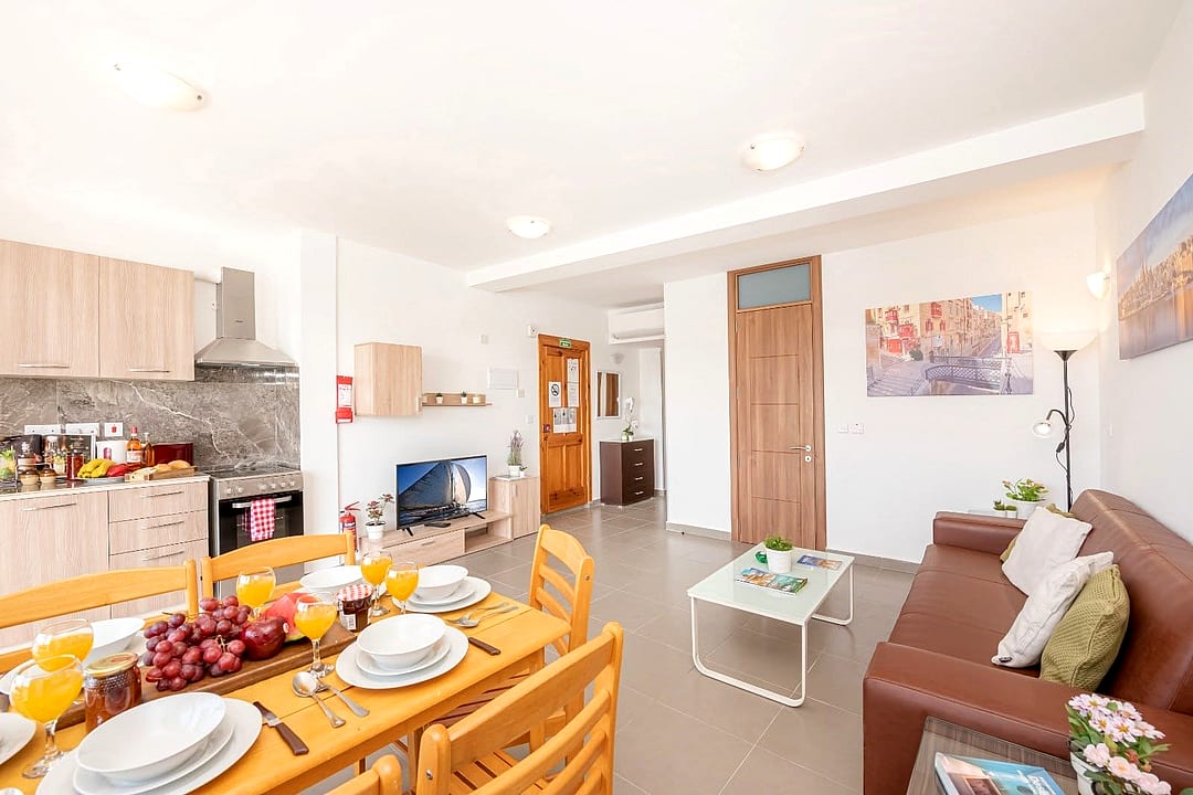Apartment in St Paul's Bay - 2 beds, 1 bath — 2