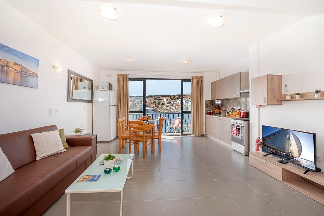 Apartment in St Paul's Bay - 2 beds, 1 bath — 3