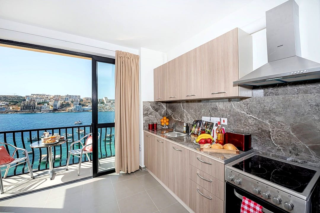 Apartment in St Paul's Bay - 2 beds, 1 bath — 4