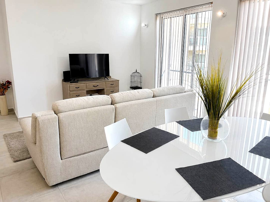 Apartment in Swieqi - 3 beds, 2 baths — 3