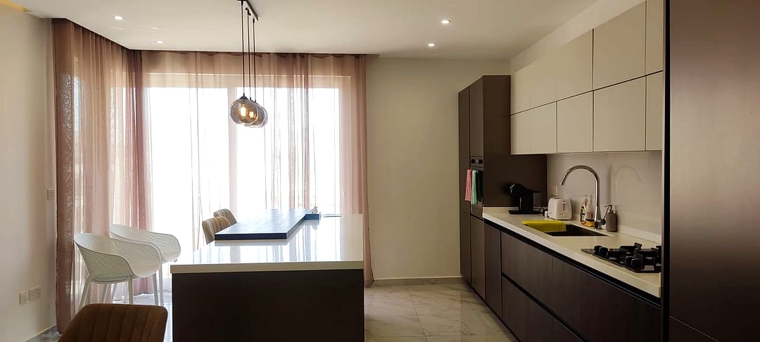 Apartment in St Julian's - 3 beds, 2 baths — 4