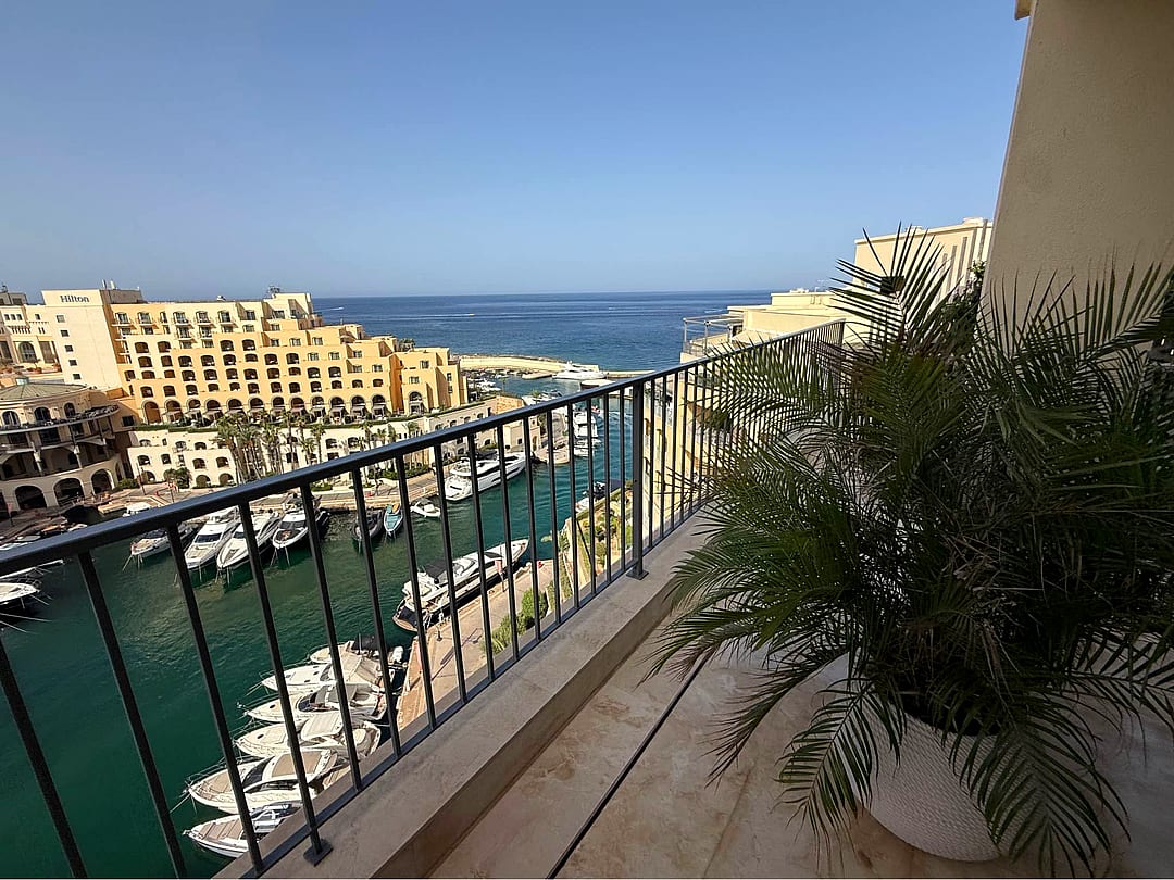 Penthouse in St Julian's - 3 beds, 3 baths — 1