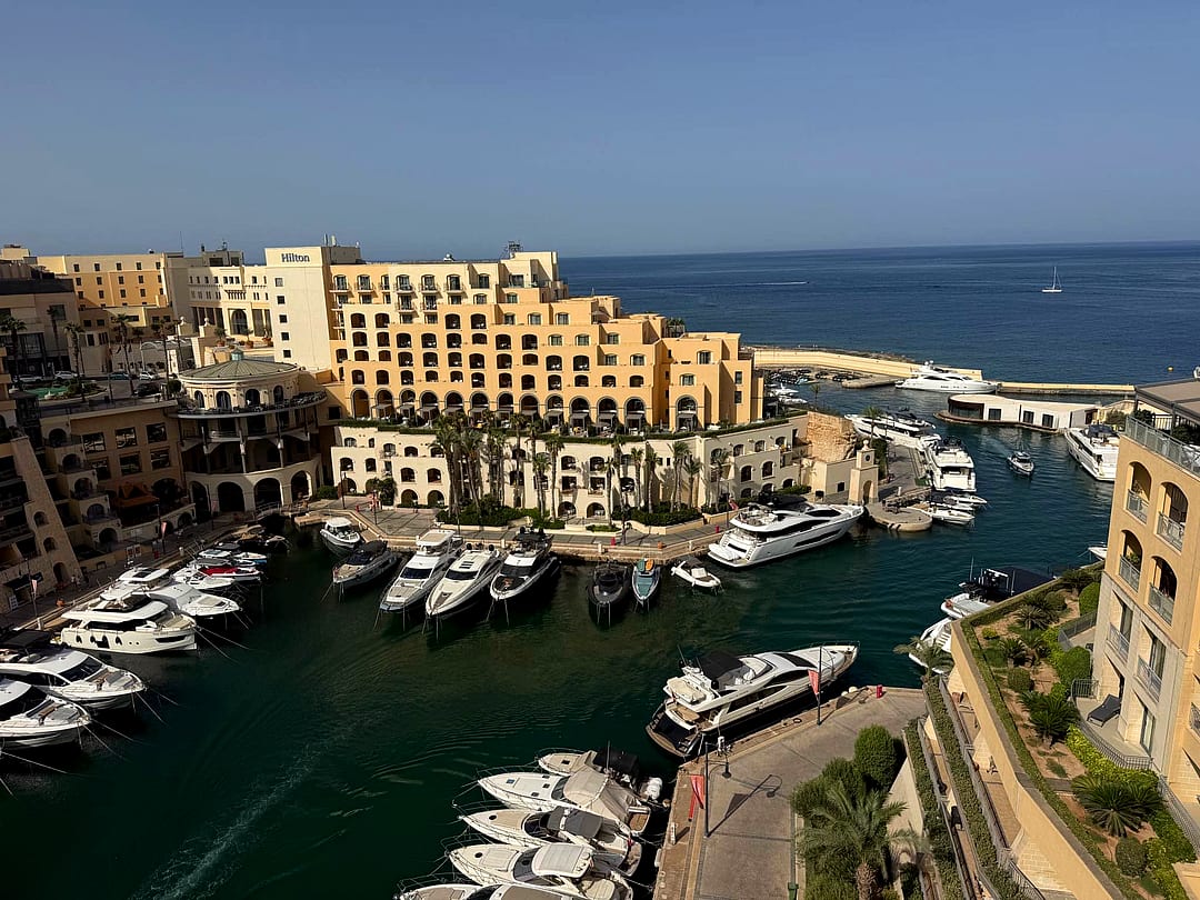 Penthouse in St Julian's - 3 beds, 3 baths — 3