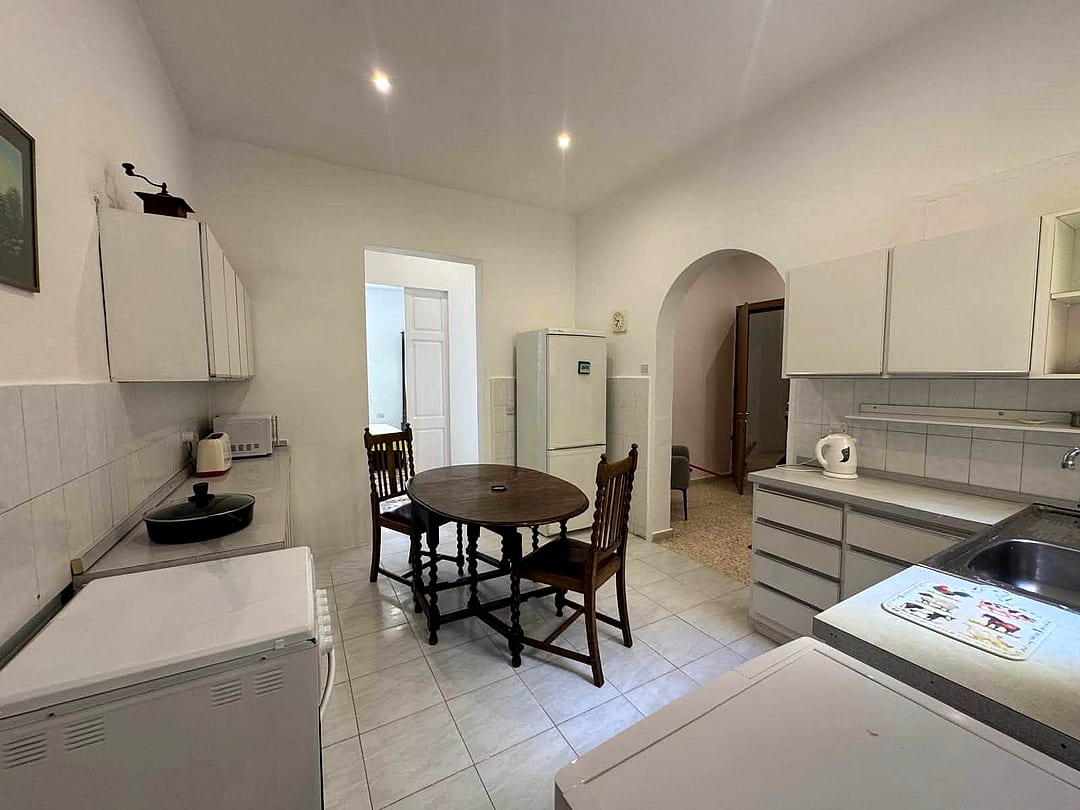Apartment in Sliema - 2 beds, 1 bath — 3