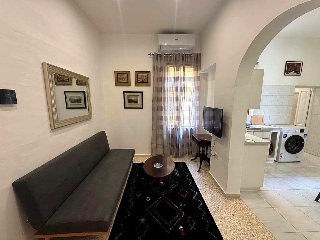 Apartment in Sliema - 2 beds, 1 bath — 2
