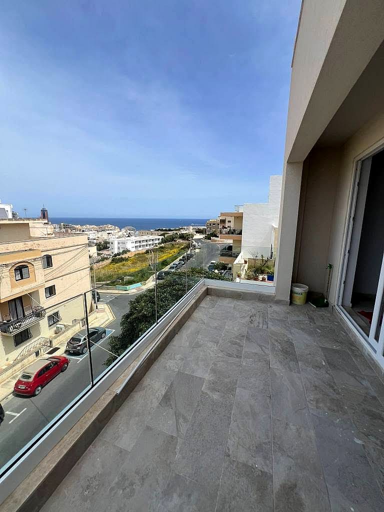 Apartment in St Julian's - 3 beds, 3 baths — 2