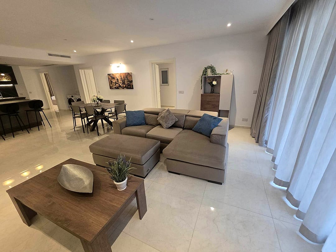 Apartment in Sliema - 2 beds, 2 baths — 1