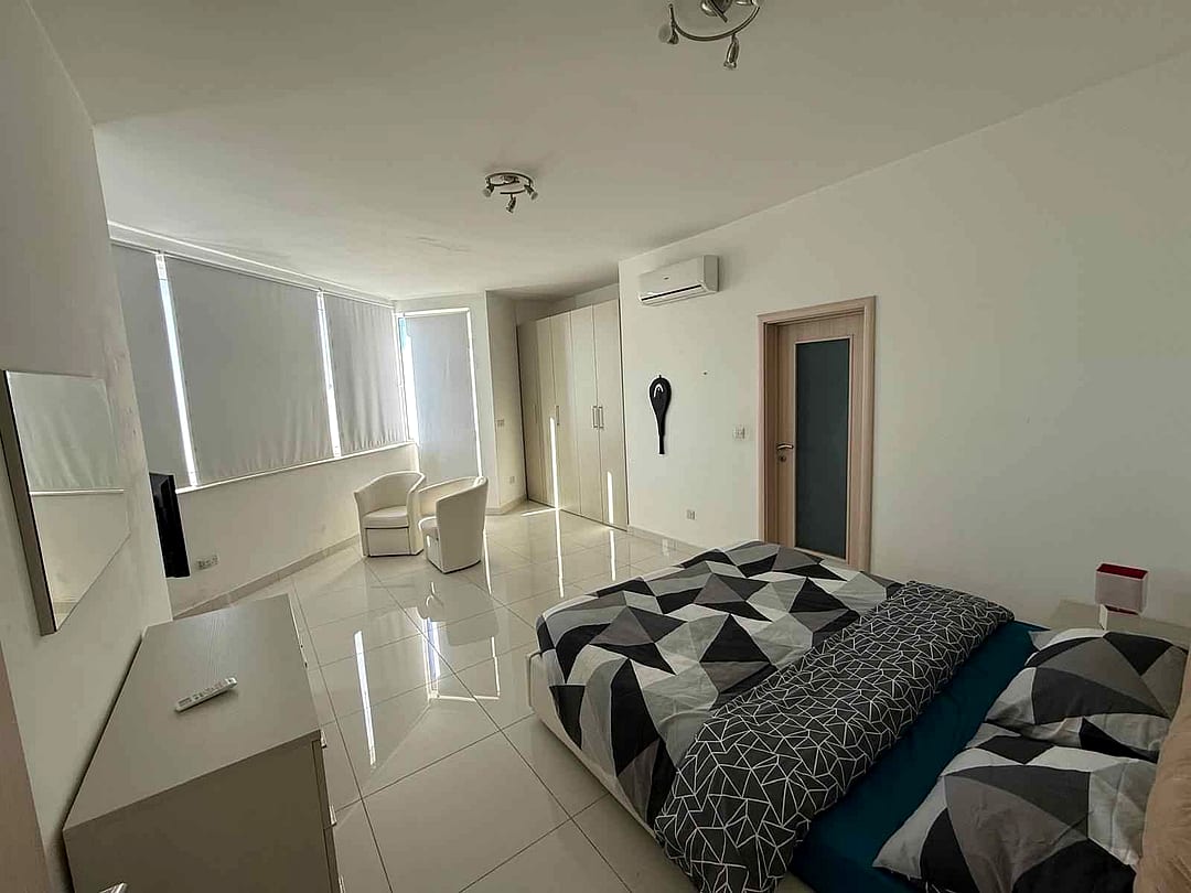 Penthouse in Naxxar - 2 beds, 2 baths — 4