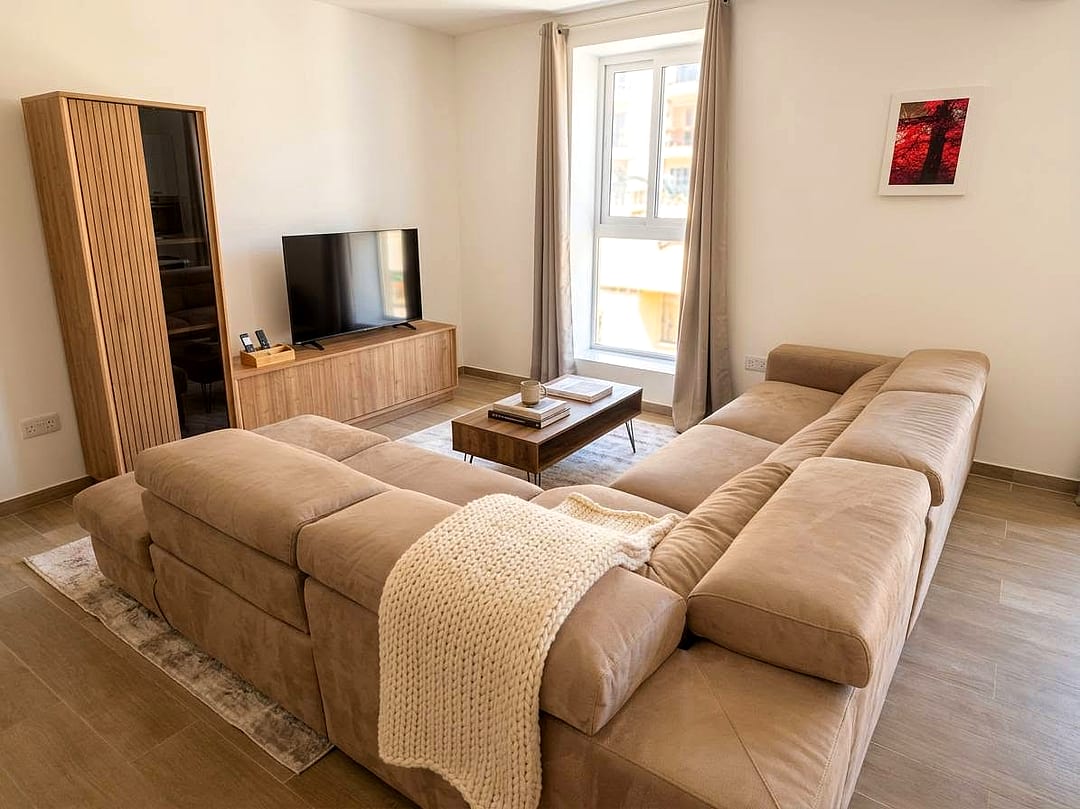 Apartment in St Julian's - 3 beds, 3 baths — 1
