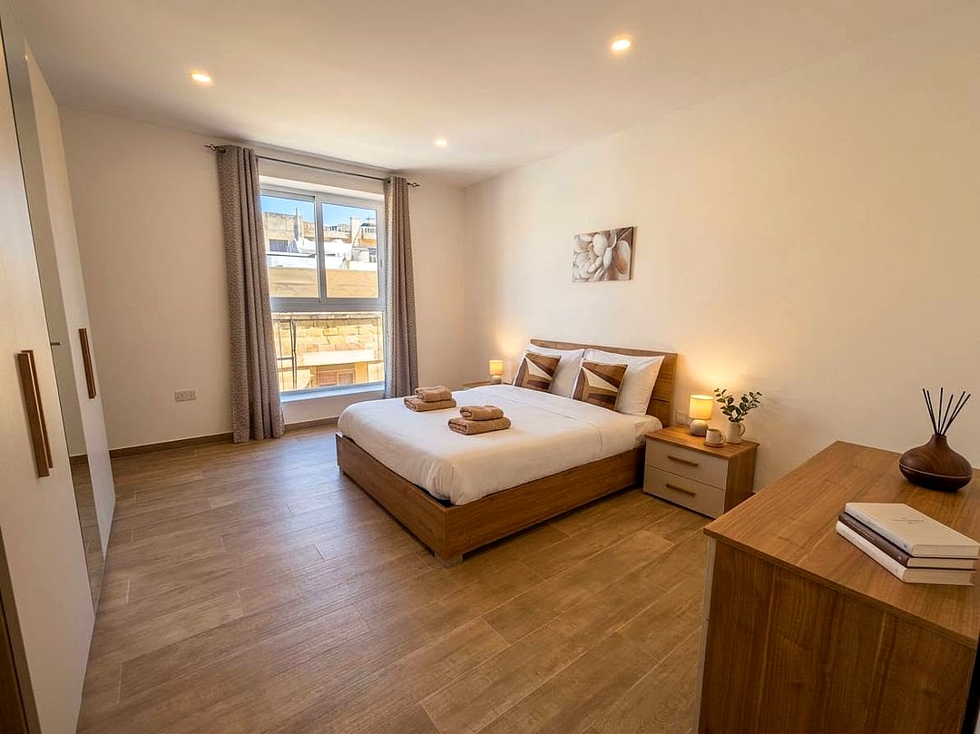 Apartment in St Julian's - 3 beds, 3 baths — 3