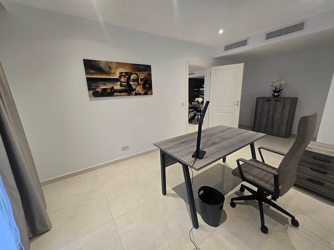 Apartment in Sliema - 3 beds, 2 baths — 4