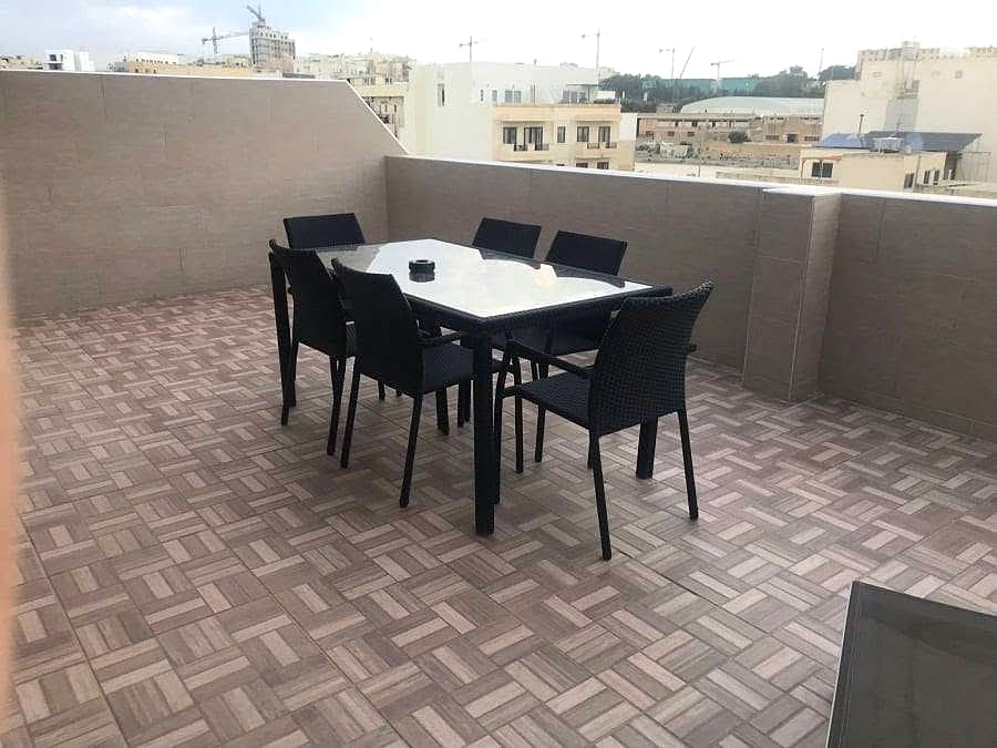Penthouse in Gzira - 3 beds, 2 baths — 3