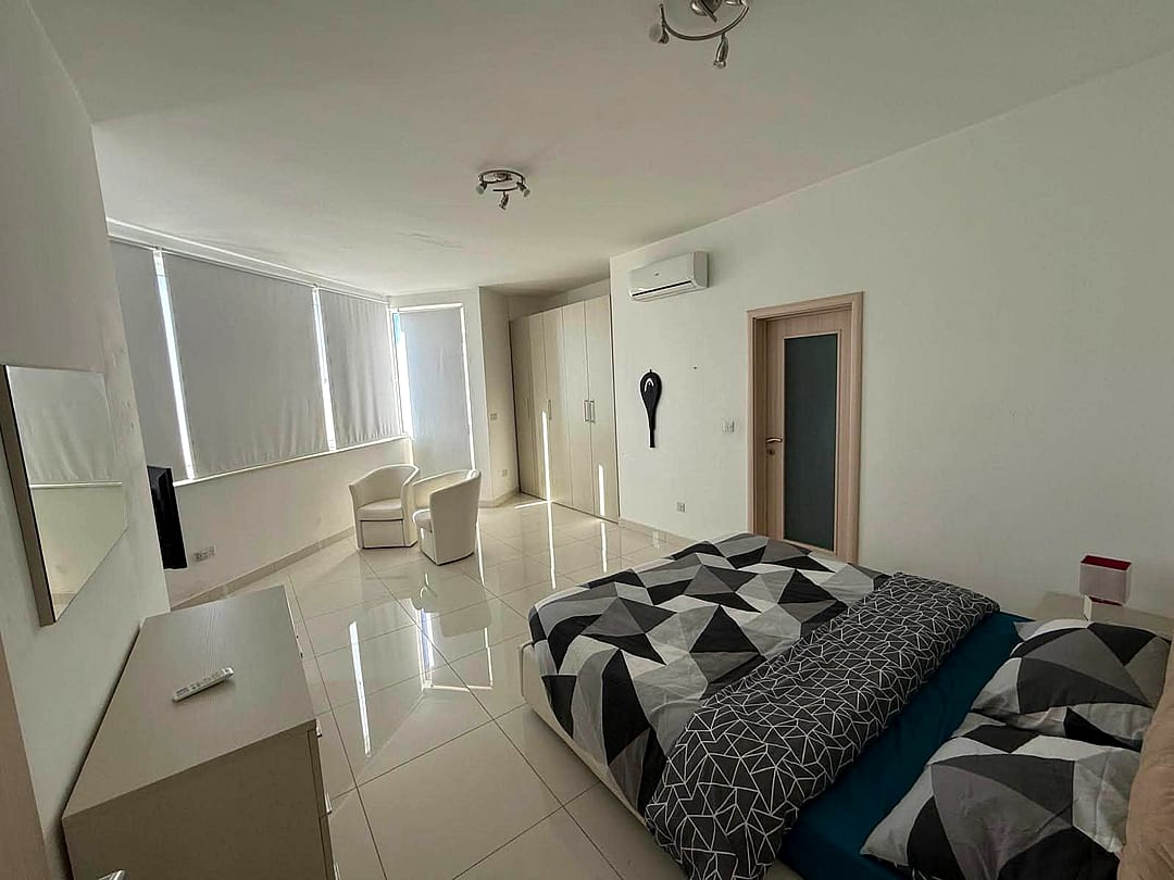 Penthouse in Naxxar - 2 beds, 2 baths — 4