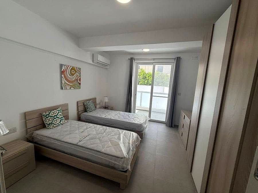 Apartment in Swieqi - 3 beds, 2 baths — 4
