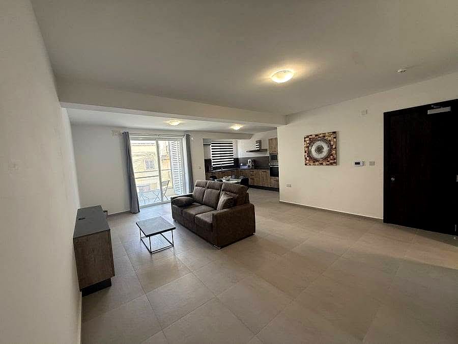 Apartment in Swieqi - 3 beds, 2 baths — 2