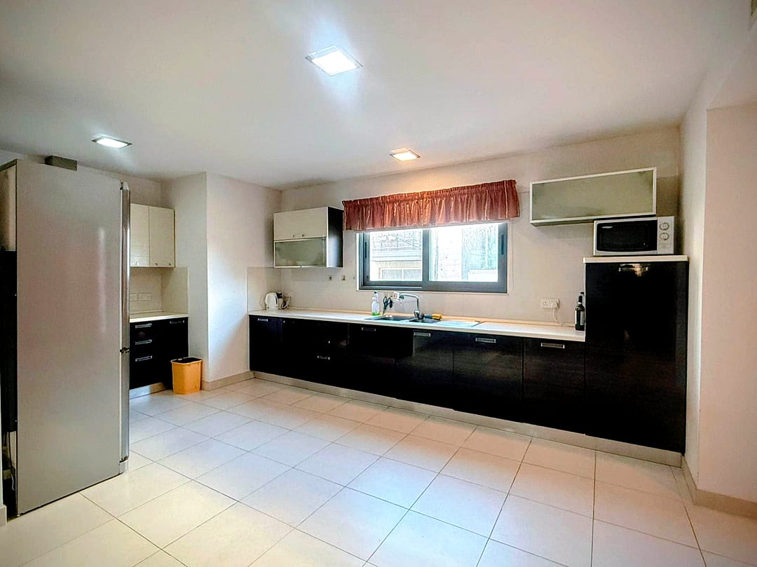 Apartment in Swieqi - 3 beds, 2 baths — 4