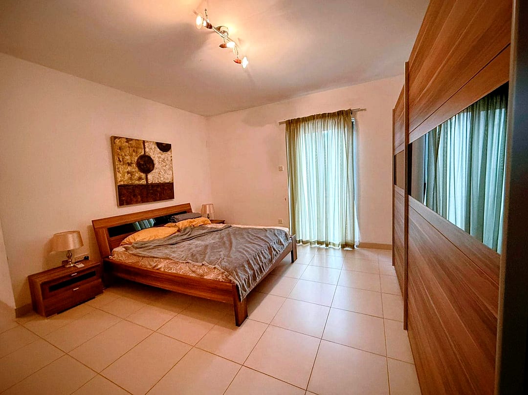 Apartment in Swieqi - 3 beds, 2 baths — 5