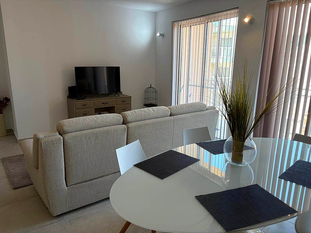 Apartment in Swieqi - 3 beds, 2 baths — 3