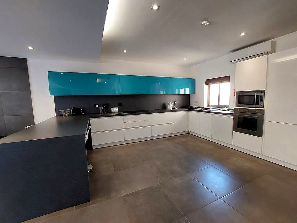 Apartment in Sliema - 3 beds, 2 baths — 2