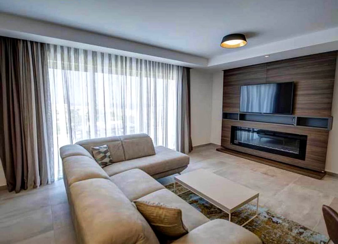 Apartment in St Julian's - 3 beds, 2 baths — 5