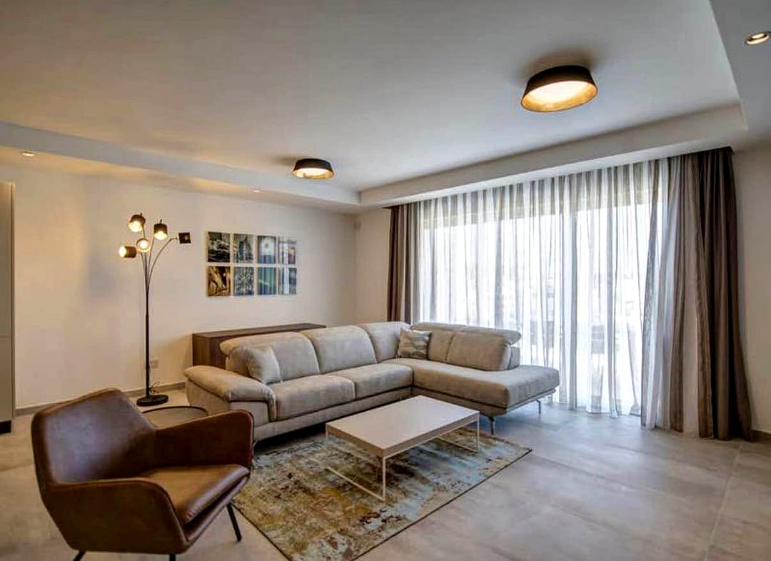 Apartment in St Julian's - 3 beds, 2 baths — 1