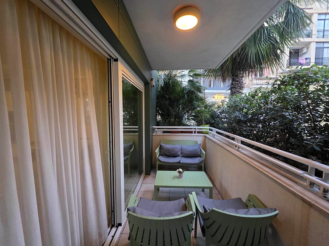 Apartment in Sliema - 2 beds, 2 baths — 1