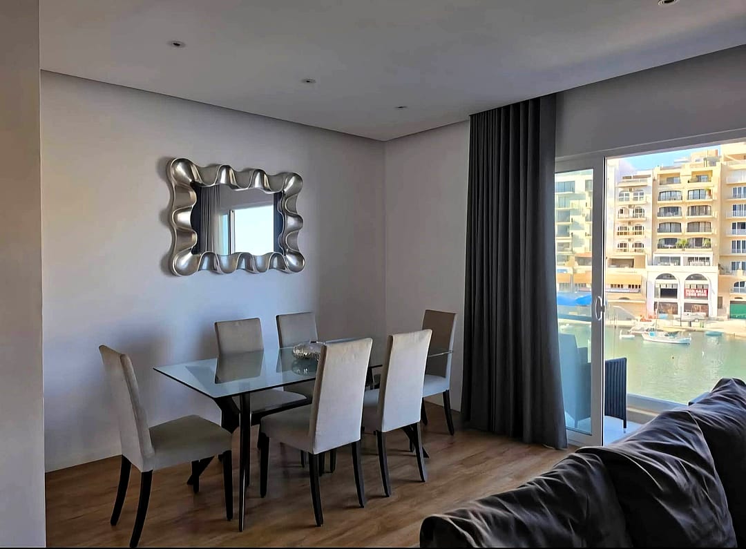 Apartment in St Julian's - 2 beds, 2 baths — 2