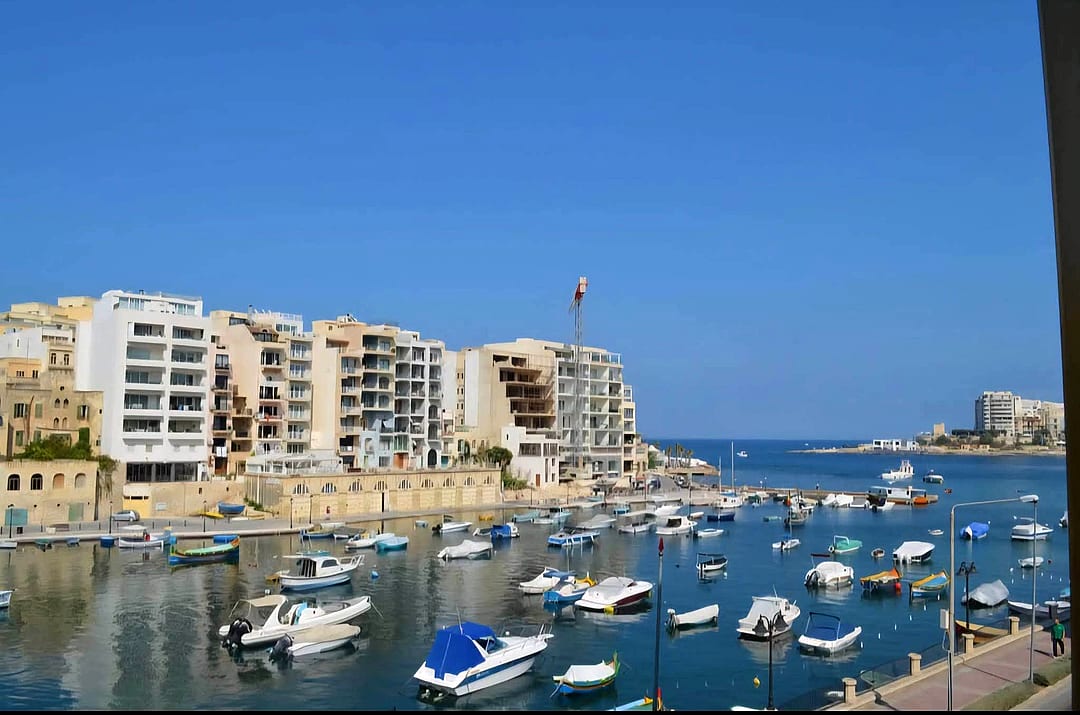 Apartment in St Julian's - 2 beds, 2 baths — 1