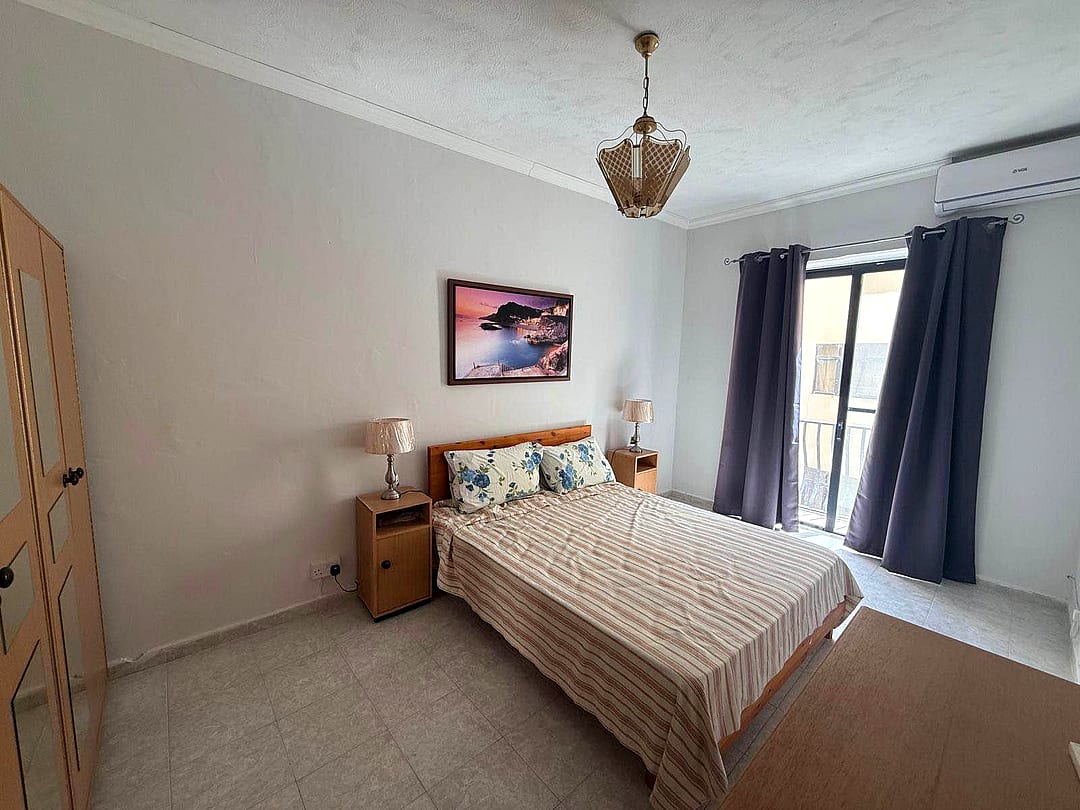 Apartment in Sliema - 2 beds, 1 bath — 3