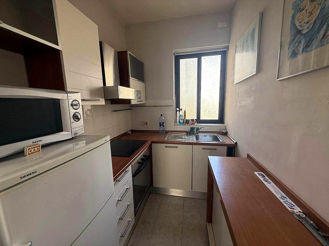Apartment in Sliema - 2 beds, 1 bath — 2